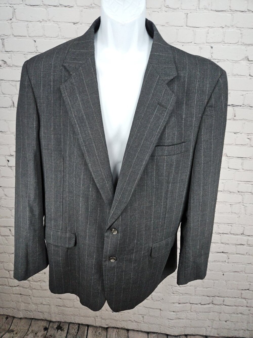 VTG Sturbridge Classics Gray Pinstripe 100% Wool 2 Button Blazer Sport Coat 46L